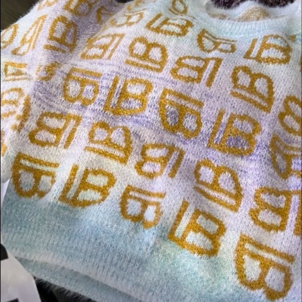 Y2K Barbiecore Rainbow Ombre Pastel Fuzzy Letter Graphic B Sweater Cropped - Picture 4 of 8